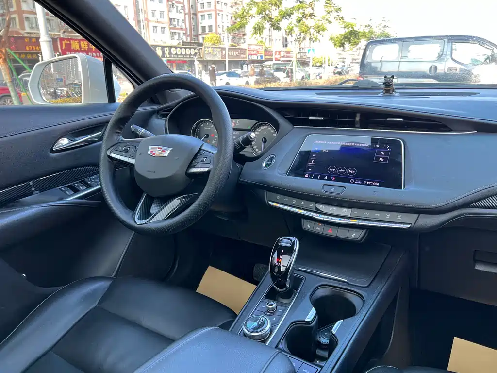 Cadillac XT4 2020 — фото 17