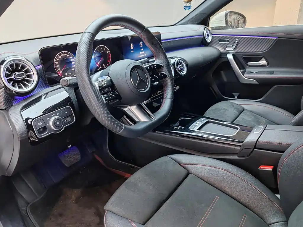 Mercedes-Benz A-Class 2024 — фото 13