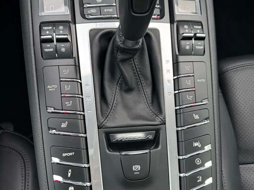 Porsche Macan 2021 — фото 16