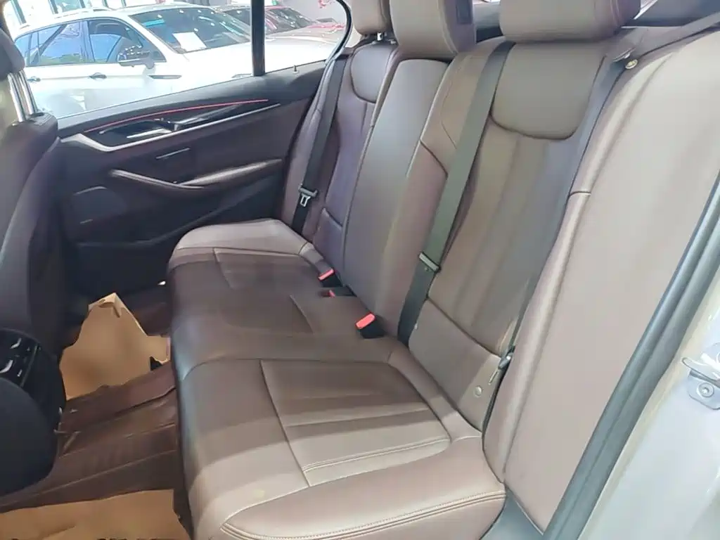 BMW 5 Series 2019 — фото 17