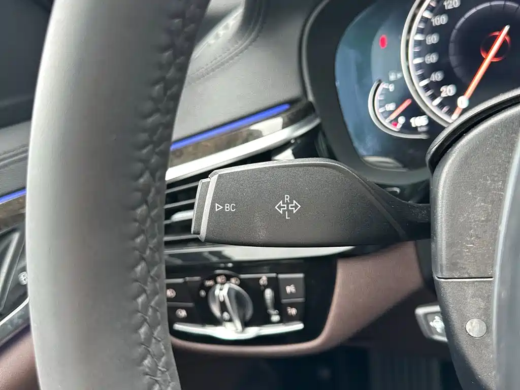 BMW 5 Series 2018 — фото 23