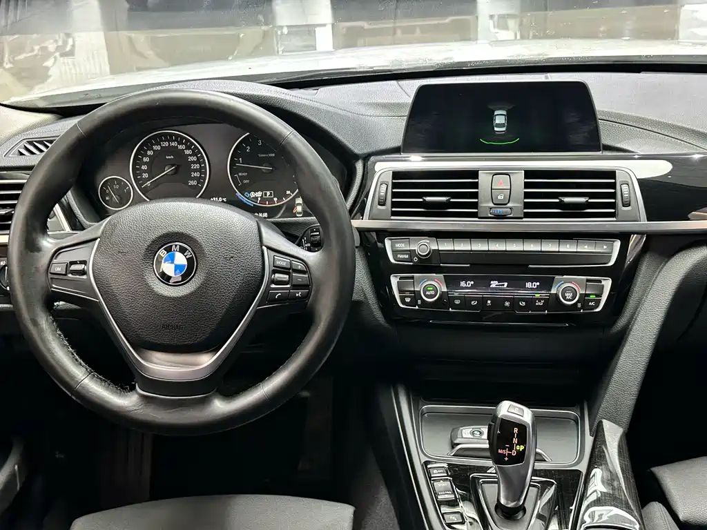 BMW 3 Series 2018 — фото 9