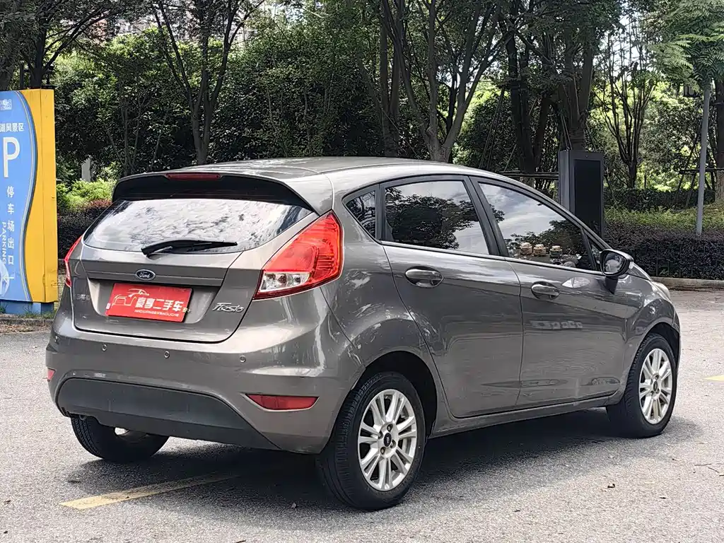 Ford Fiesta 2015 — фото 13