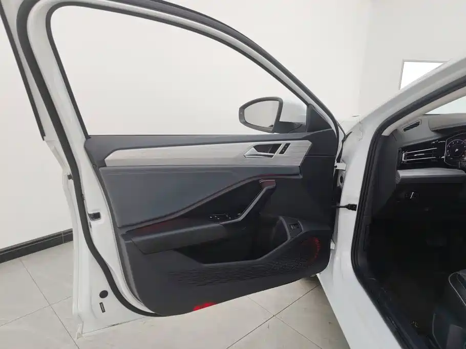 Volkswagen Sagitar 2024