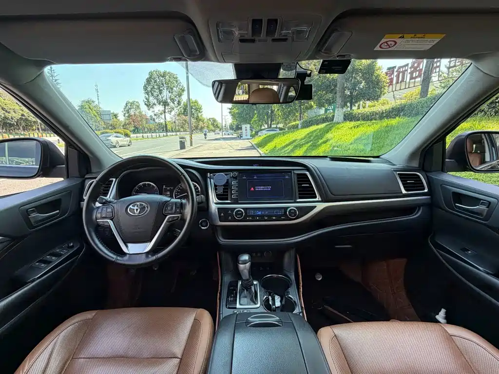 Toyota Highlander 2020 — фото 13