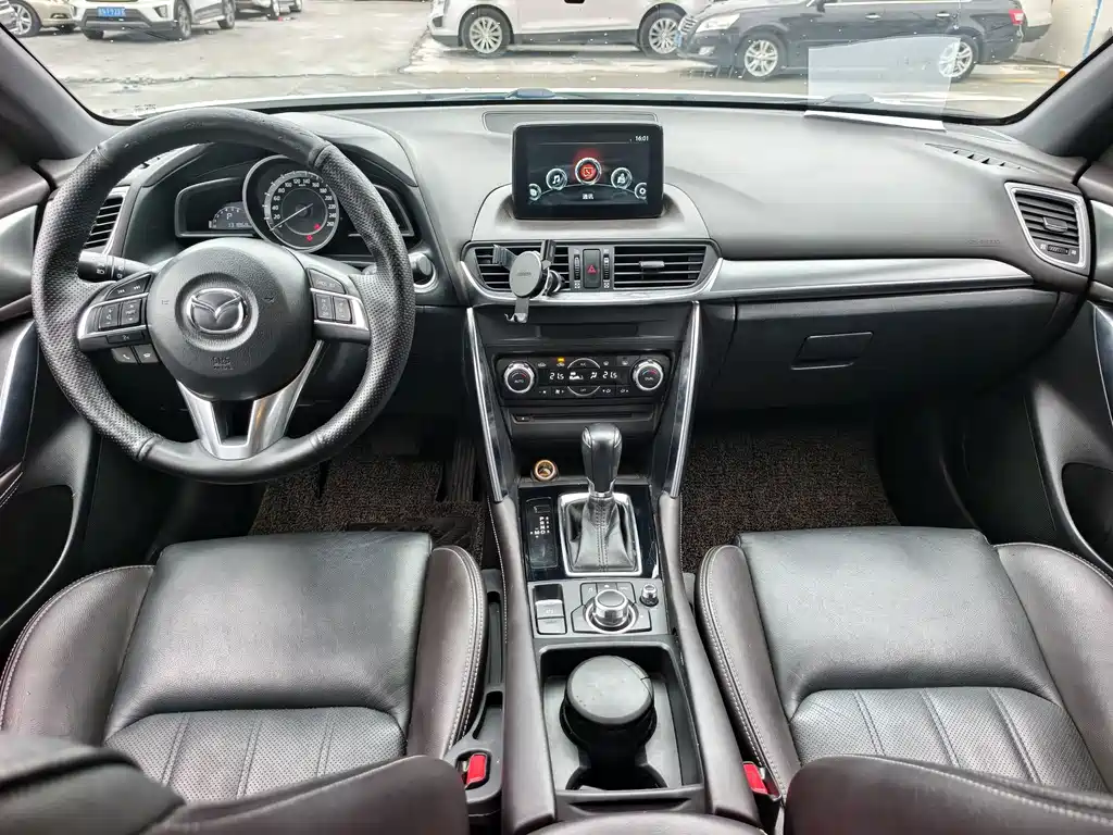 Mazda CX-4 2016 — фото 12