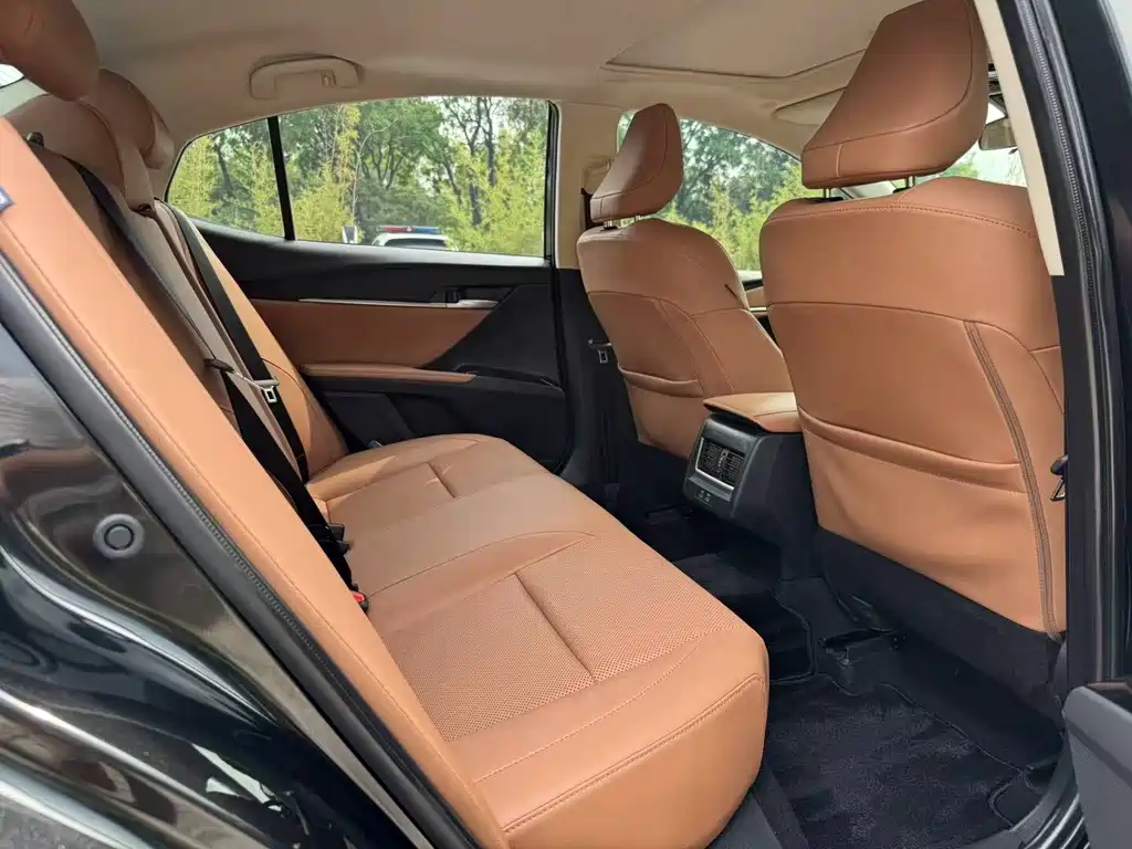 Toyota Camry 2024 — фото 12