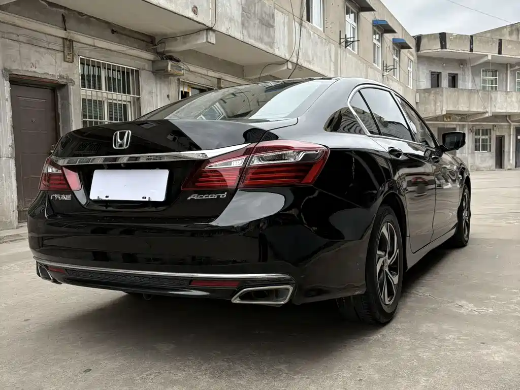 Honda Accord 2017 — фото 14
