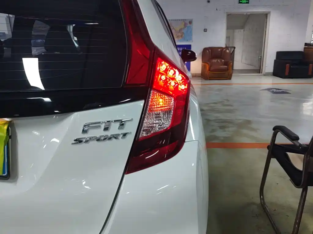 Honda Fit 2018 — фото 8