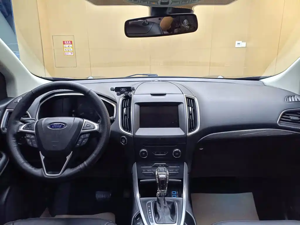 Ford Edge 2016 — фото 19