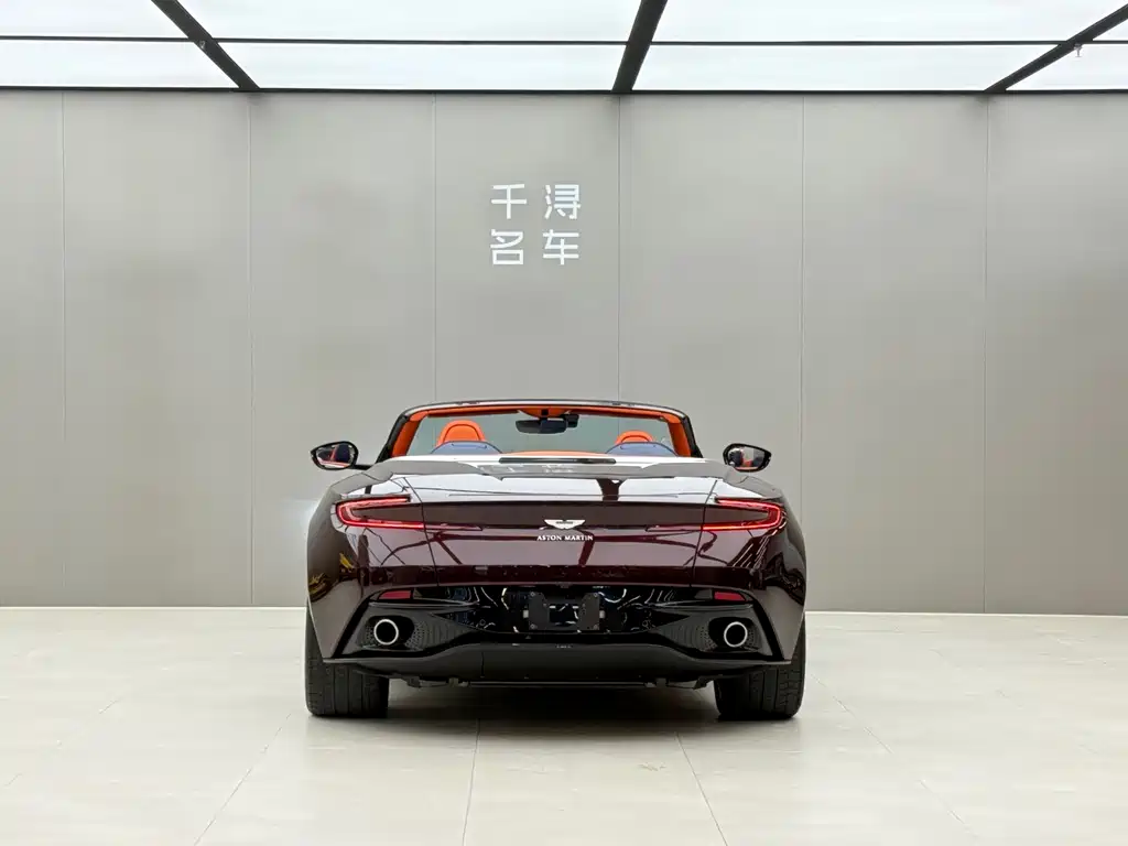 Aston Martin DB11 2019 — фото 15