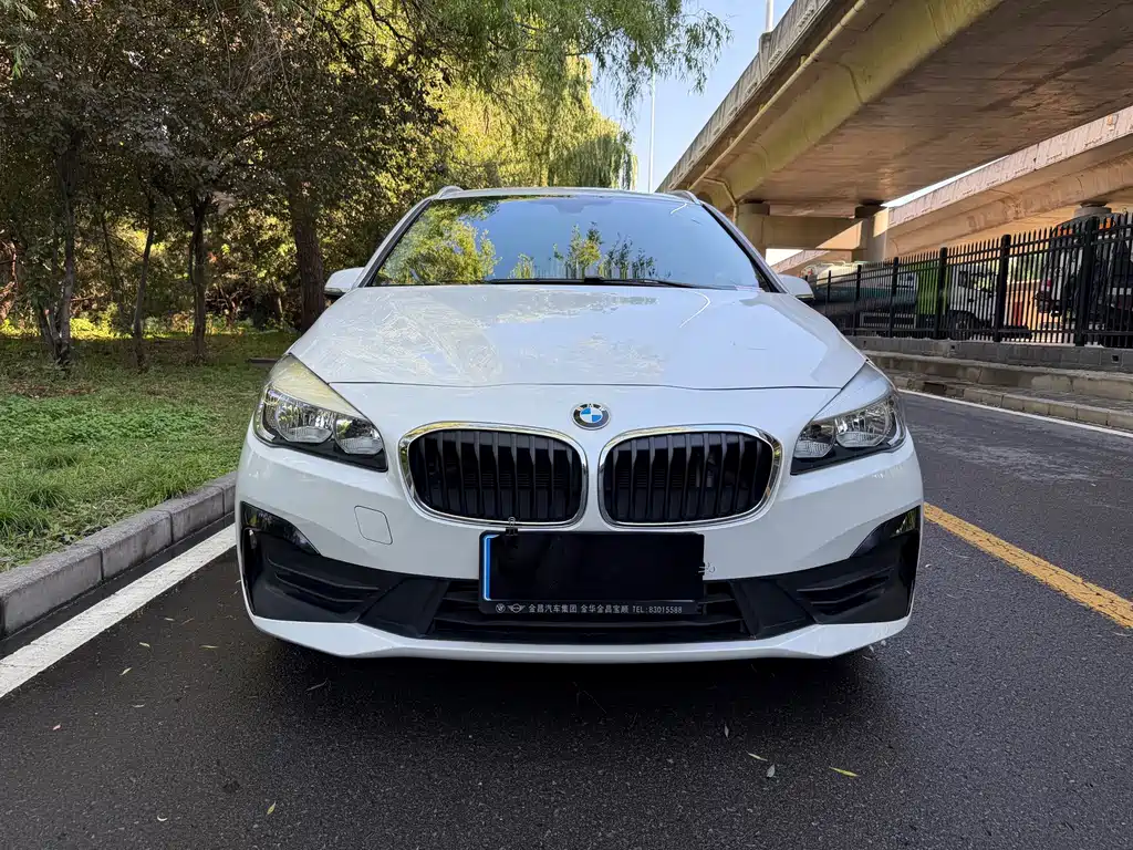 BMW 2 Series Wagon 2019 — фото 4