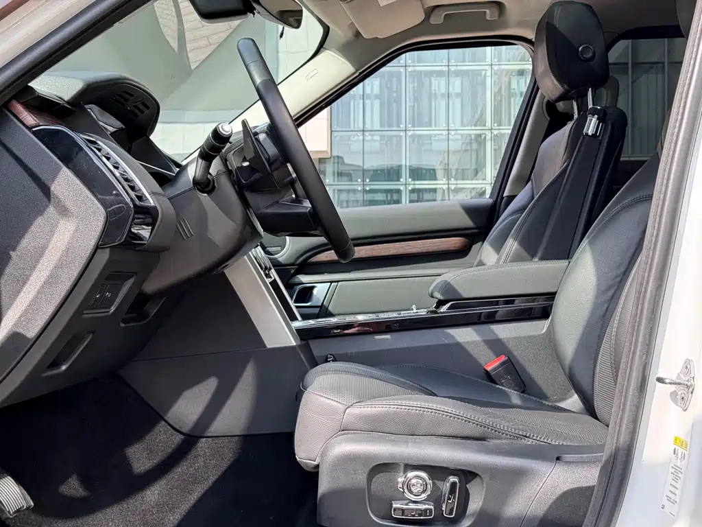 Land Rover Discovery 2019 — фото 12