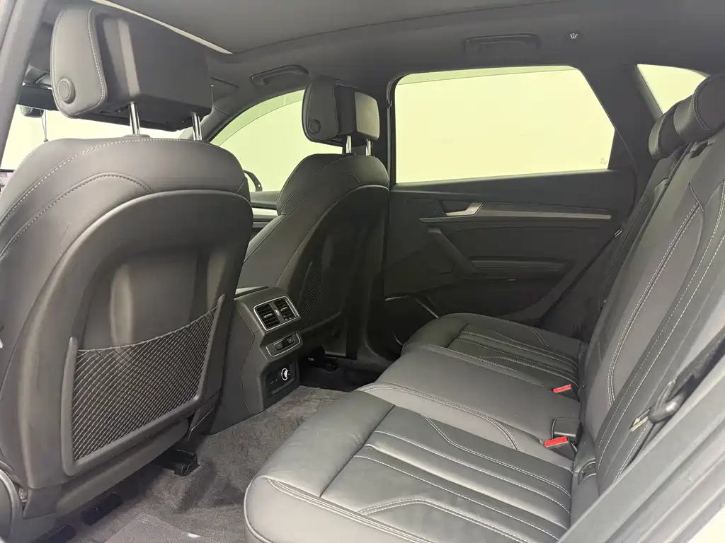 Audi Q5L 2023 — фото 16