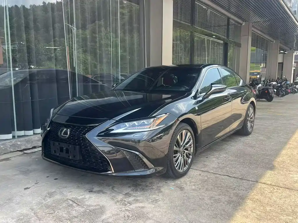 Lexus ES 2019