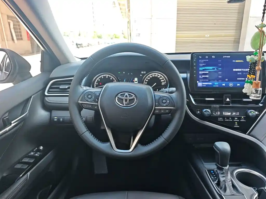 Toyota Camry 2022 — фото 11