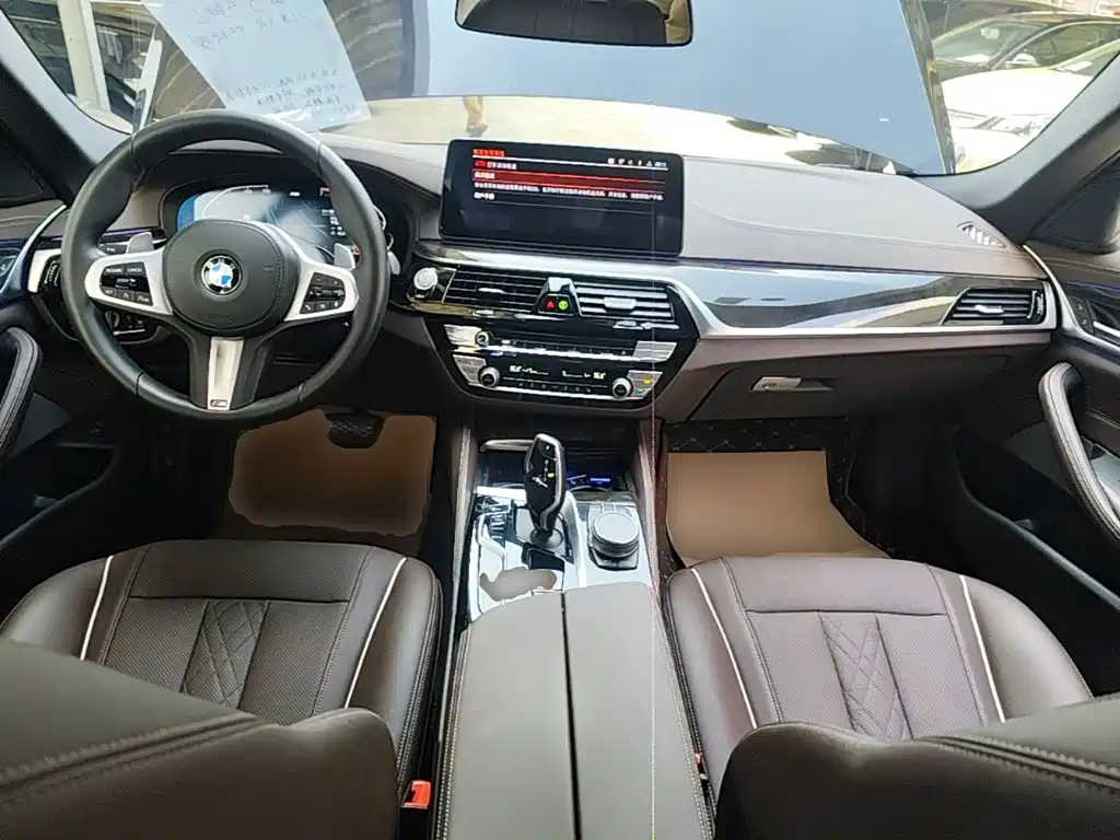 BMW 5 Series 2021 — фото 10