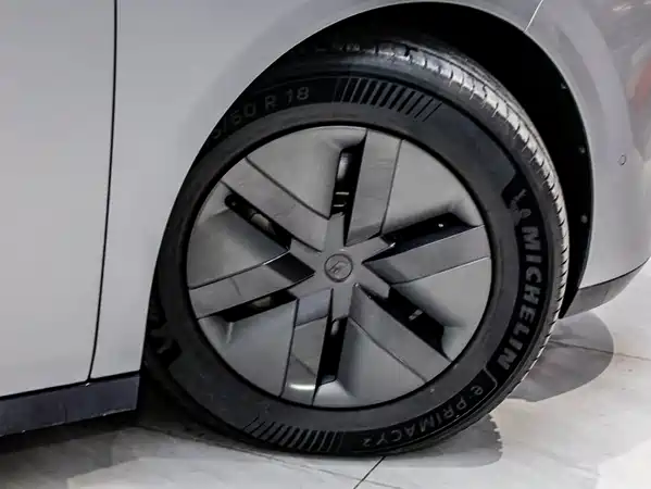 Li Auto MEGA 2024