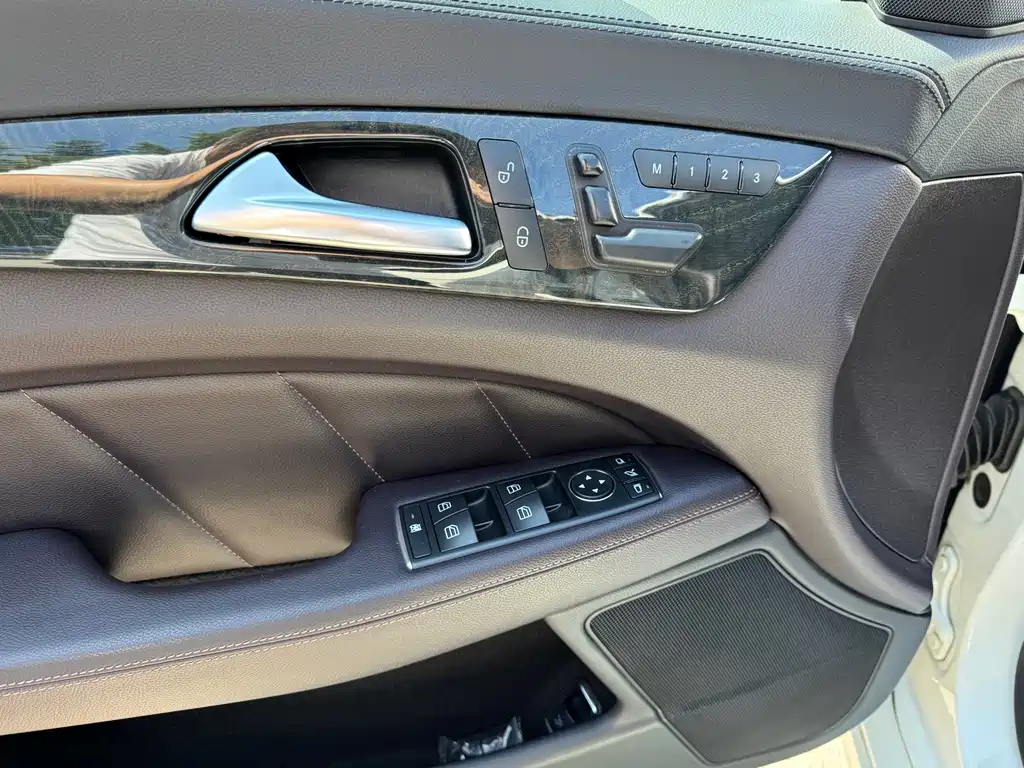 Mercedes-Benz CLS 2013 — фото 17