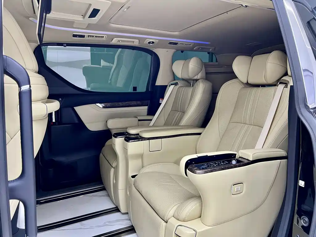 Toyota Alphard 2023 — фото 19