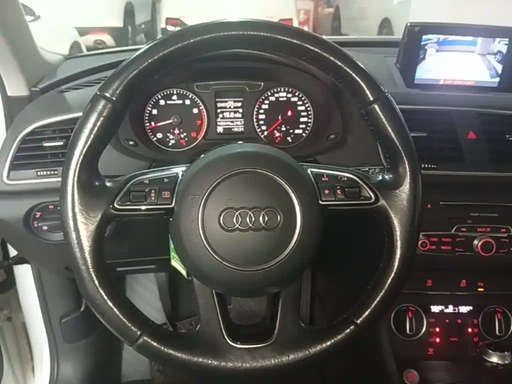 Audi Q3 2016 — фото 11