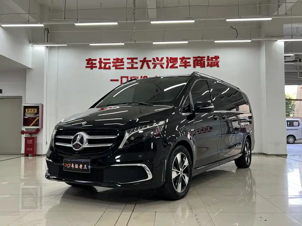 Mercedes-Benz V-Class 2023 — фото 1