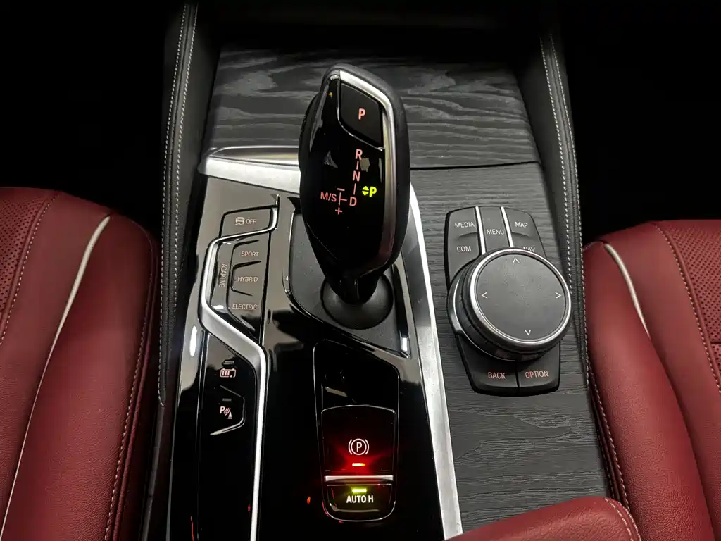 BMW 5 Series New Energy 2024 — фото 18
