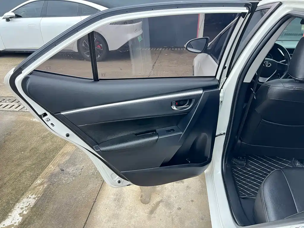 Toyota Corolla 2017 — фото 11