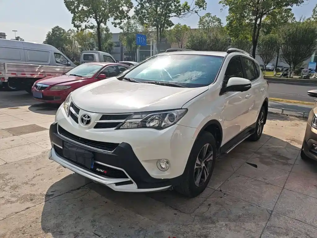 Toyota RAV4 2016 — фото 2