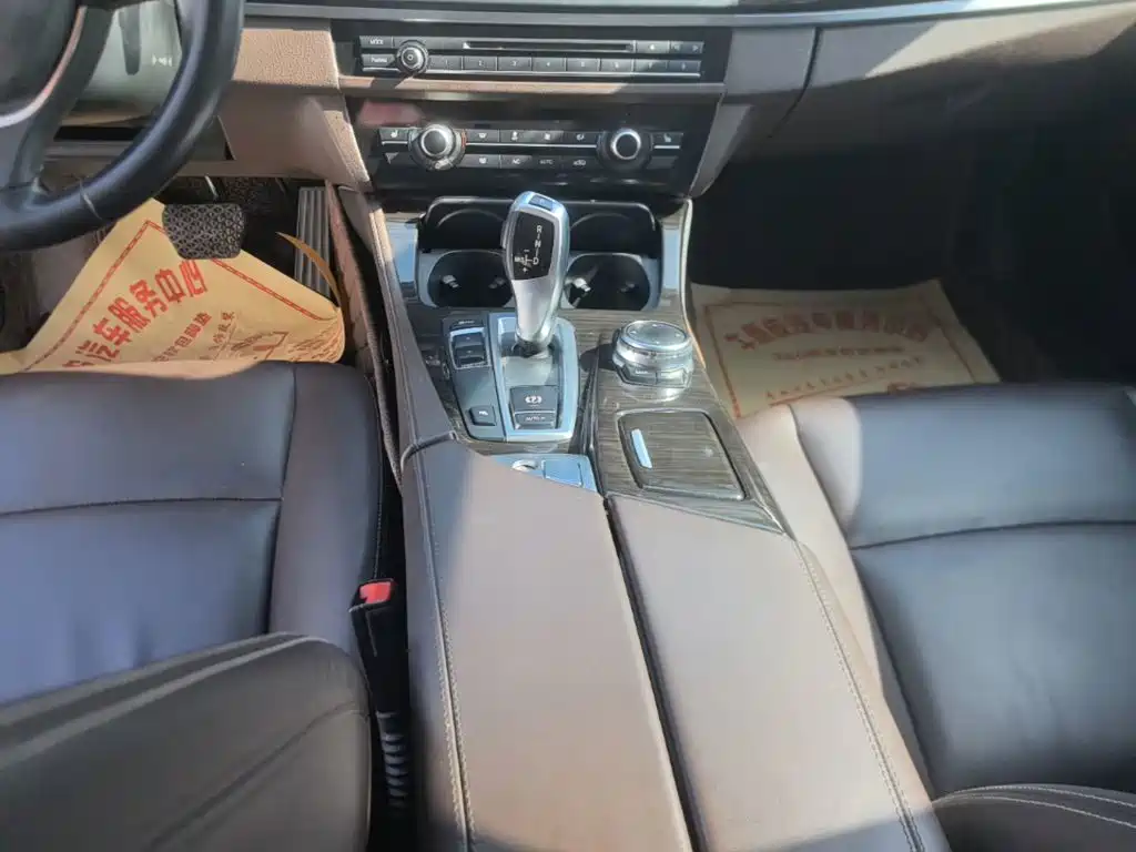 BMW 5 Series 2016 — фото 14