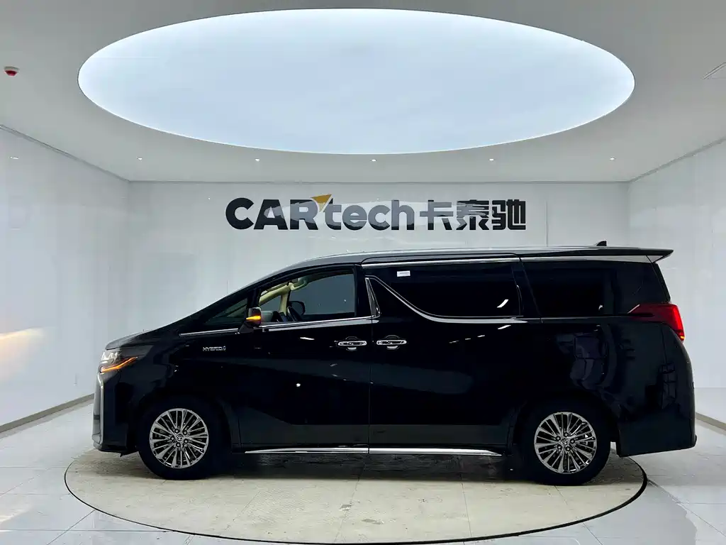 Toyota Alphard 2023 — фото 8