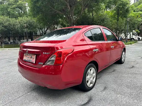 Nissan Sunny 2012