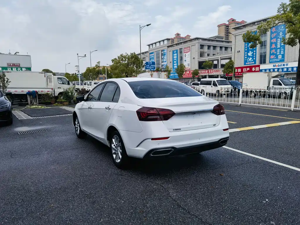 Geely Emgrand 2022 — фото 14