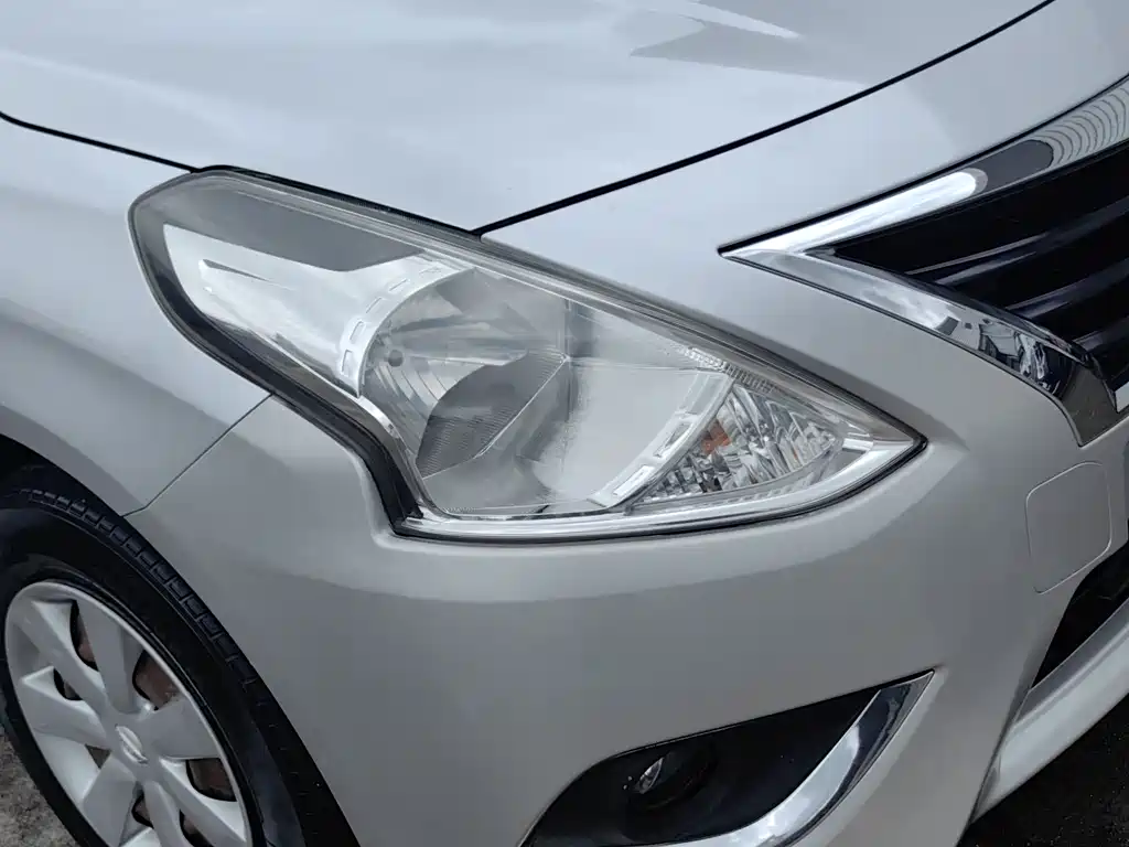 Nissan Sunny 2015