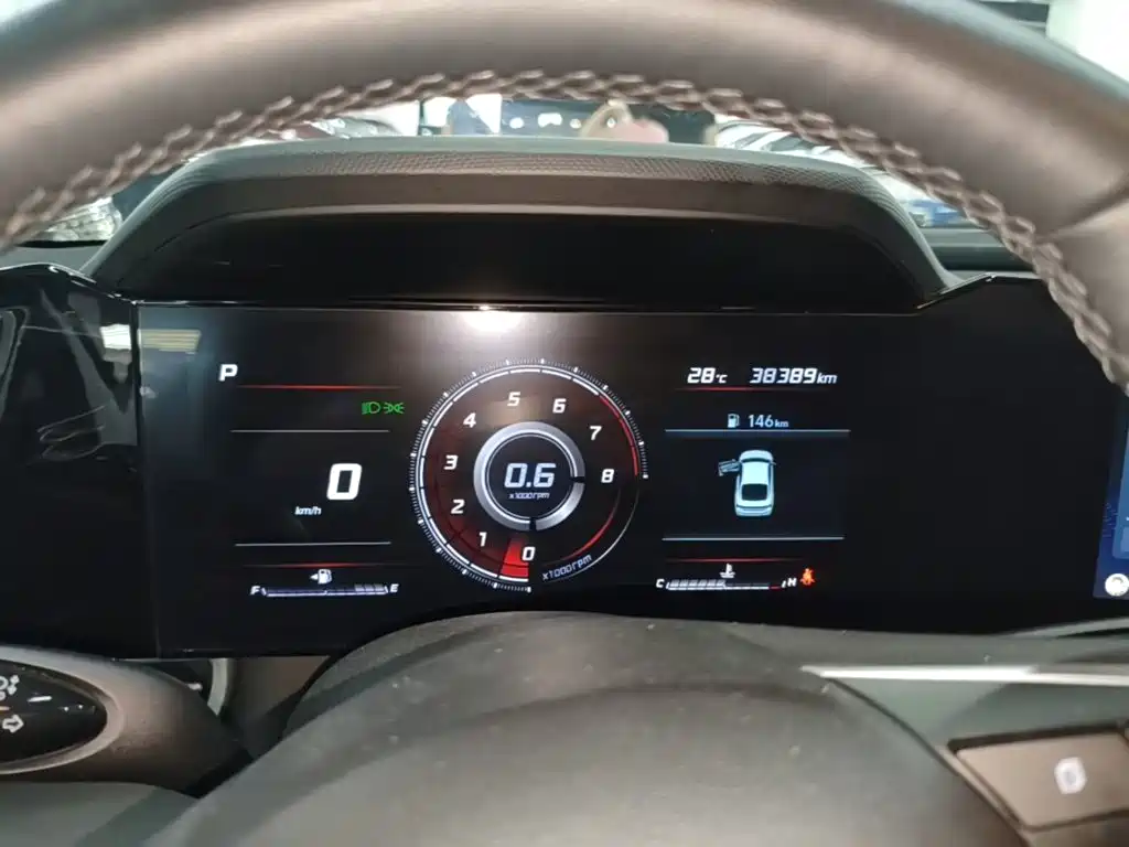 Hyundai Elantra 2023 — фото 12