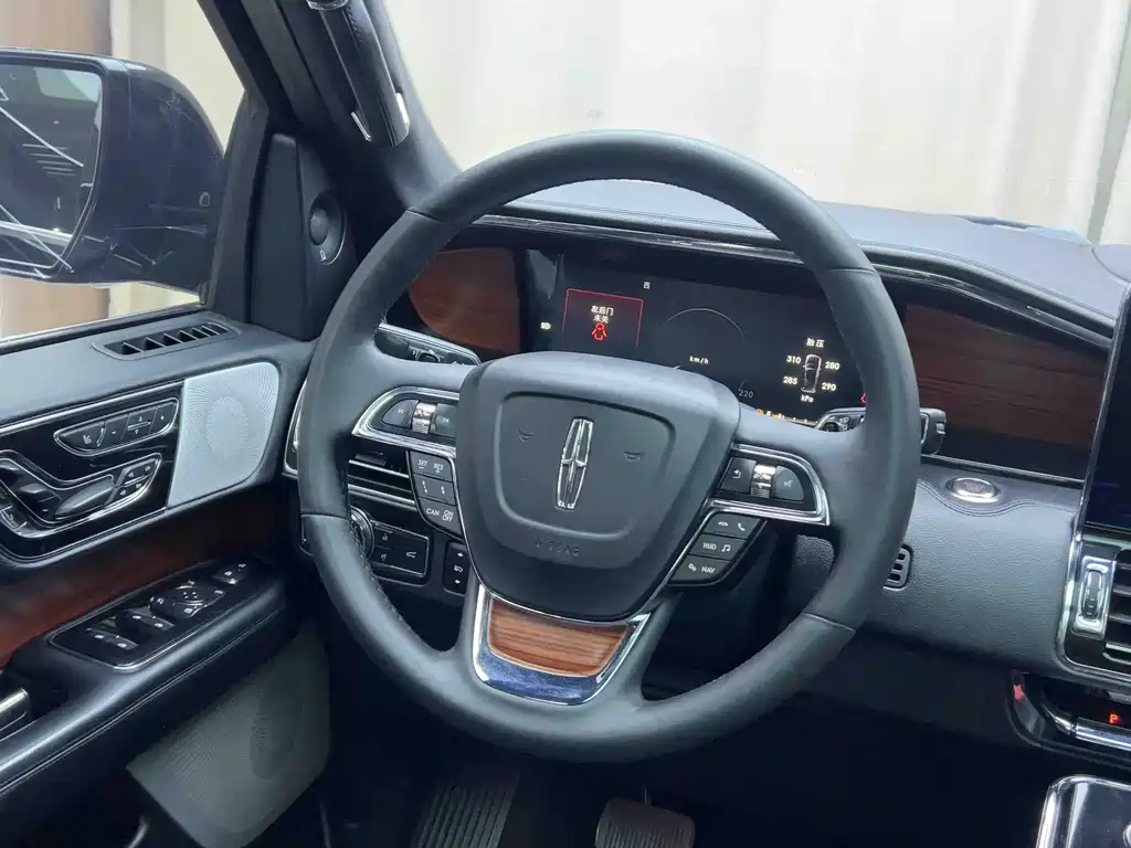 Lincoln Navigator 2018 — фото 12