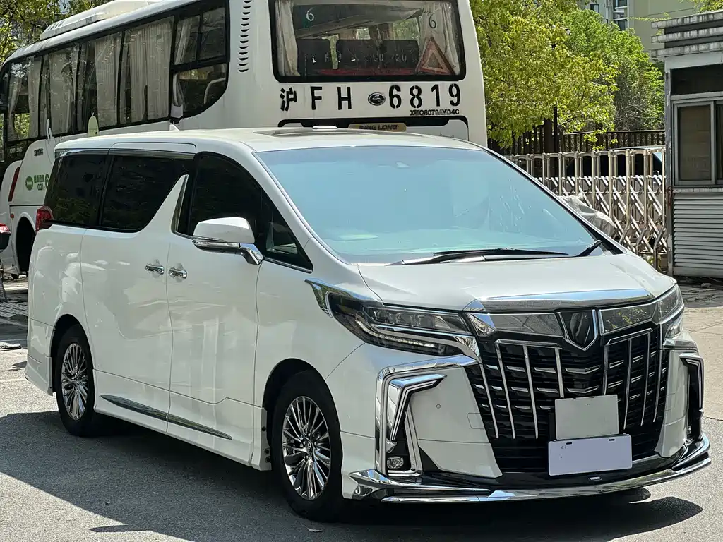 Toyota Alphard 2025 — фото 3