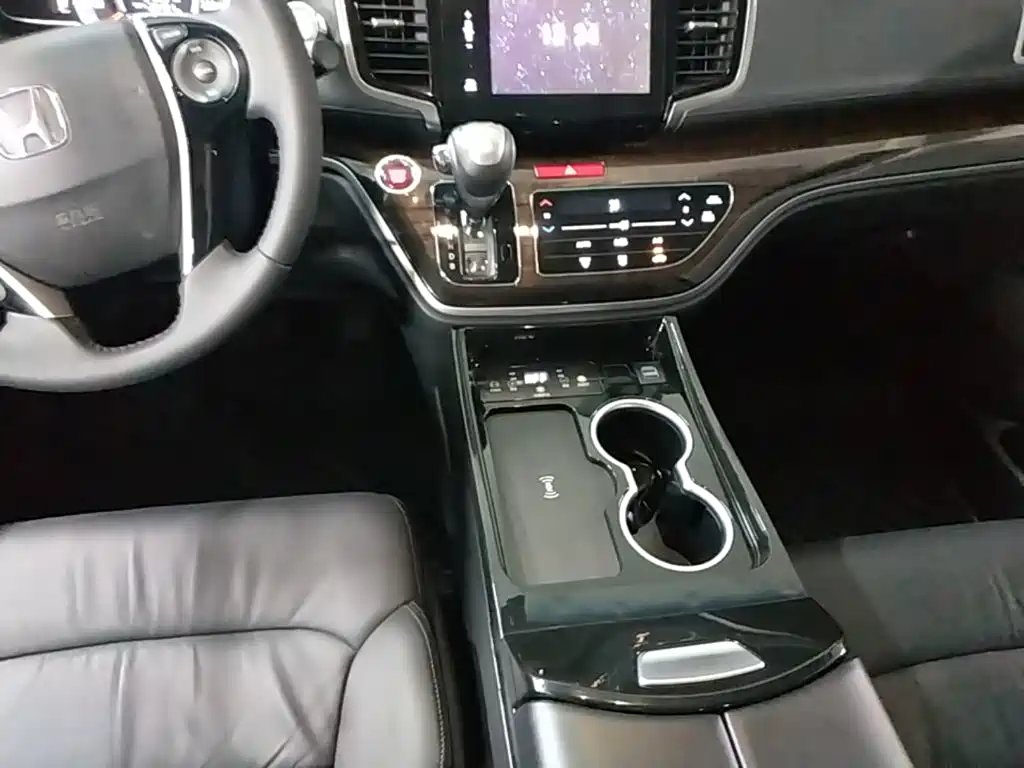 Honda Odyssey 2015 — фото 14
