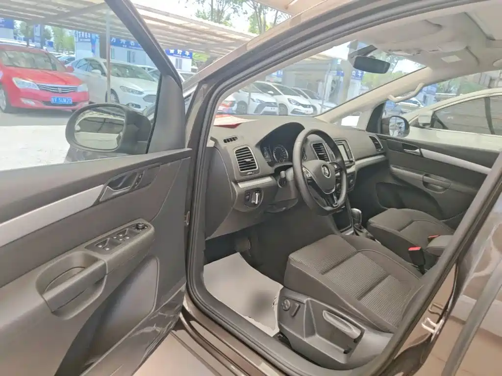 Volkswagen Sharan 2018 — фото 16