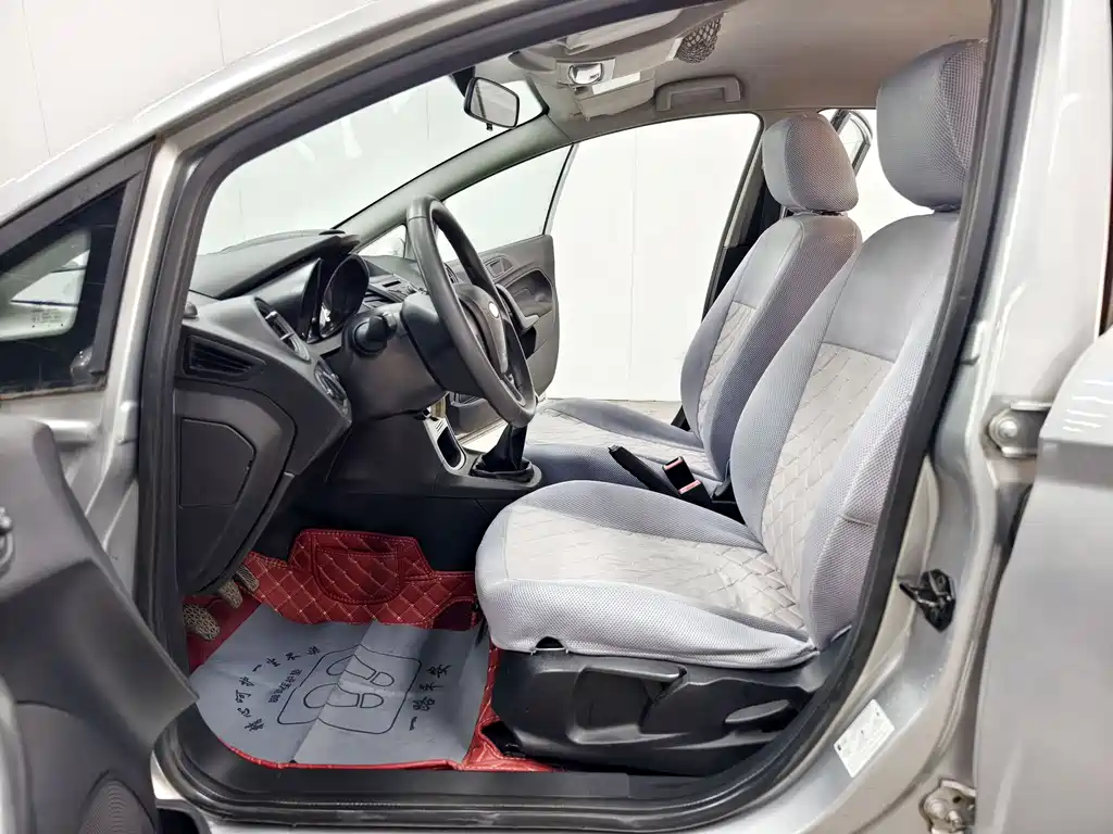 Ford Fiesta 2014 — фото 14
