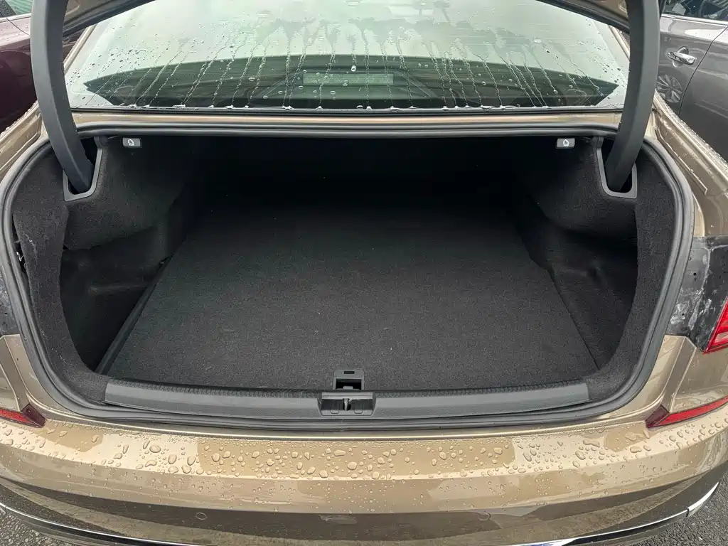 Volkswagen Passat 2017 — фото 14