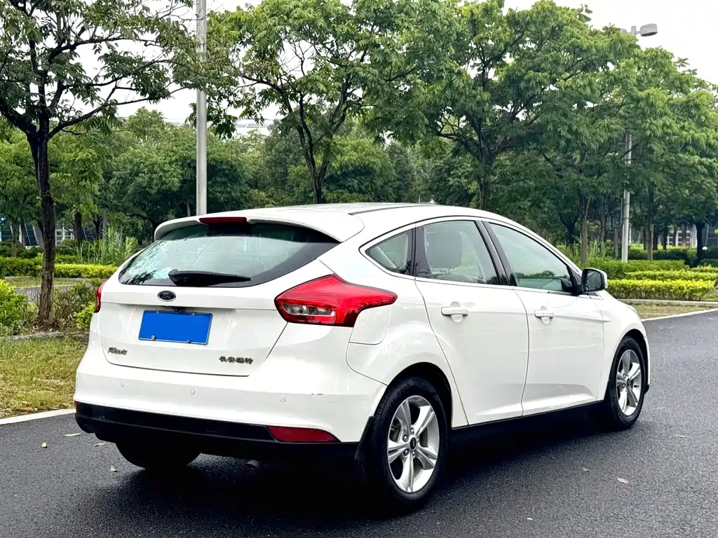 Ford Focus 2016 — фото 8