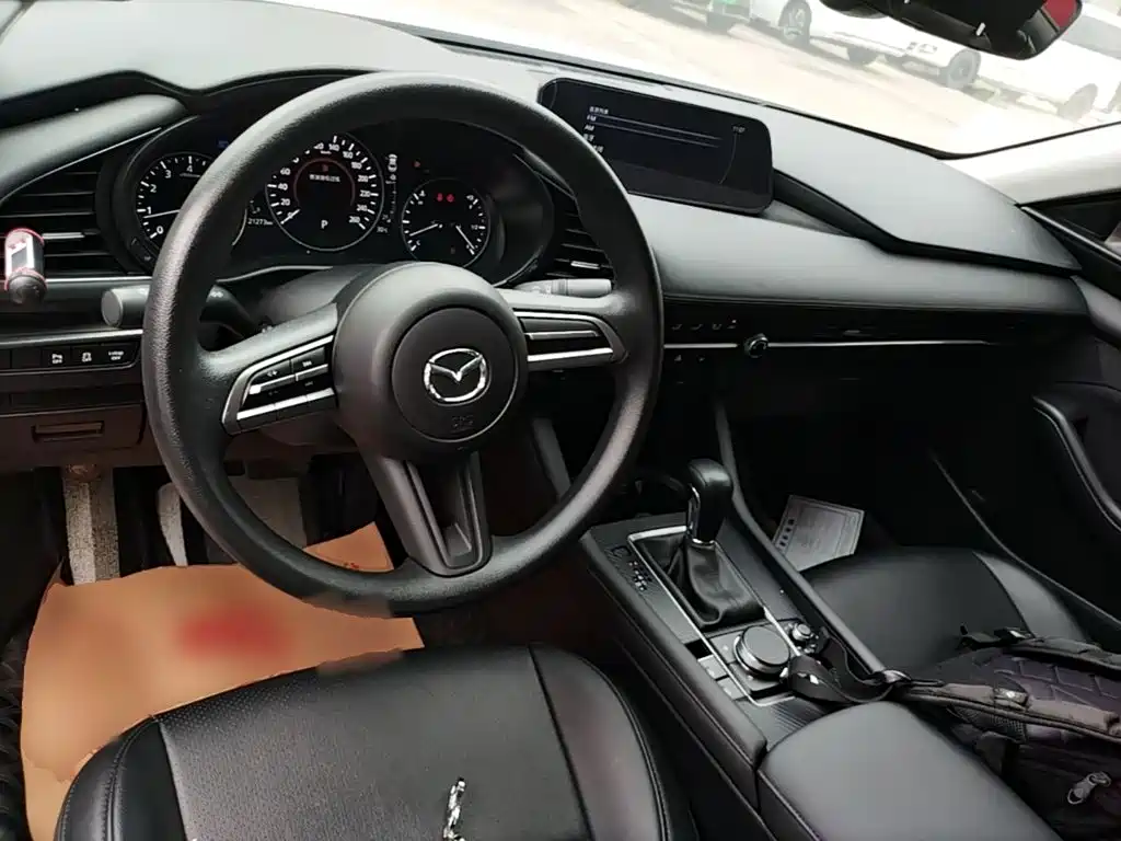 Mazda 3 Axela 2022 — фото 10
