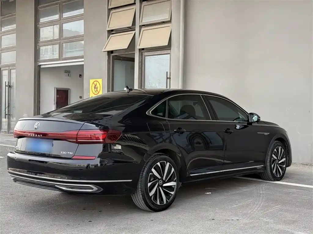Volkswagen Passat 2022 — фото 24
