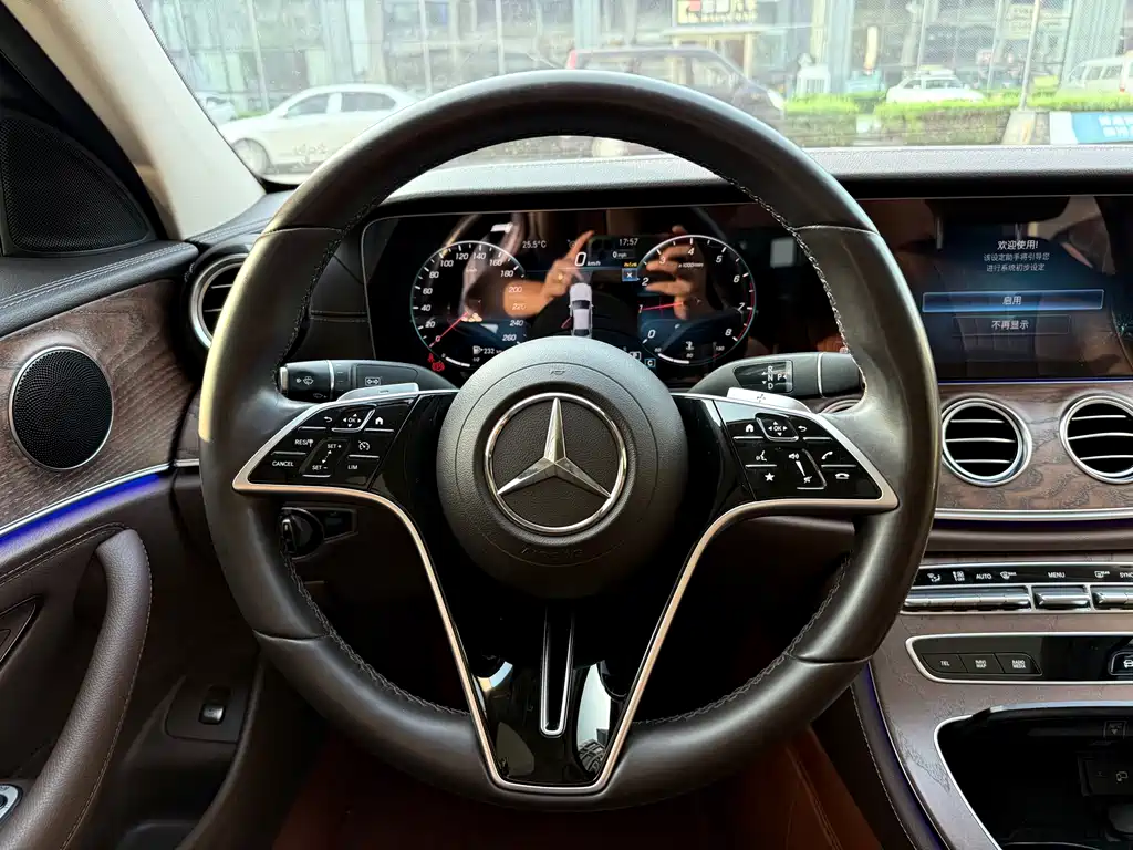 Mercedes-Benz E-Class 2023 — фото 11