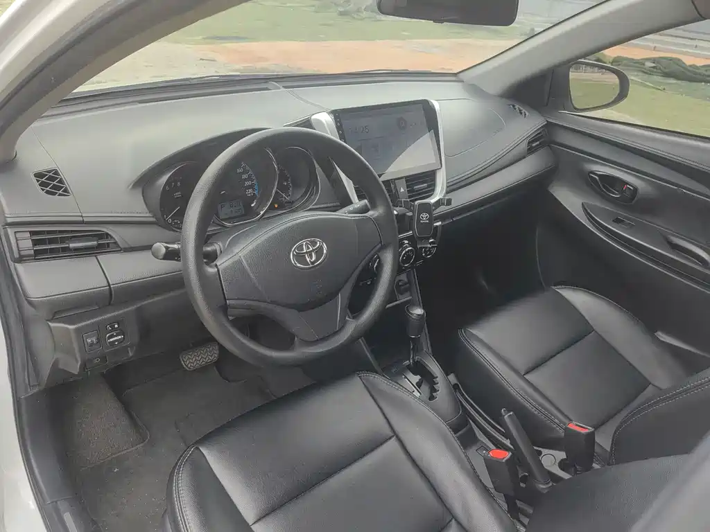 Toyota Yaris L 2019 — фото 2