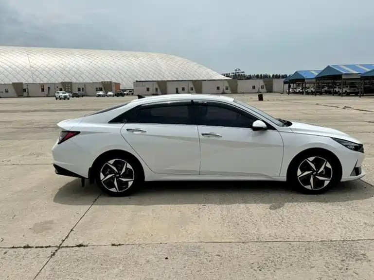 Hyundai Elantra 2023