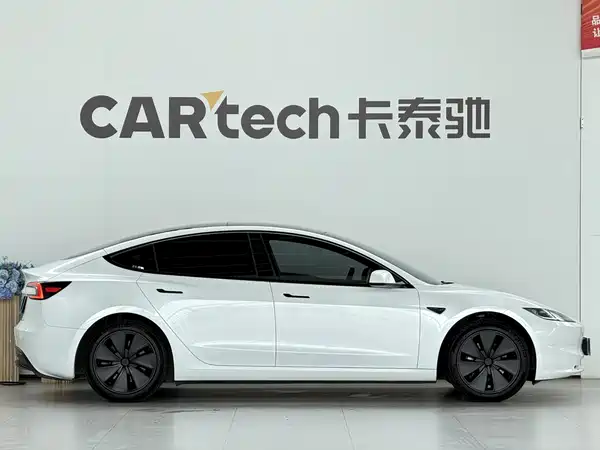 Tesla Model 3 2024