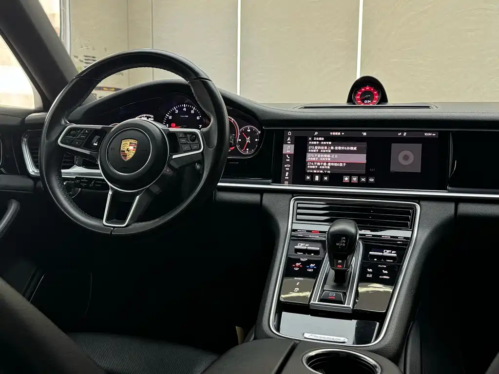 Porsche Panamera 2018 — фото 13