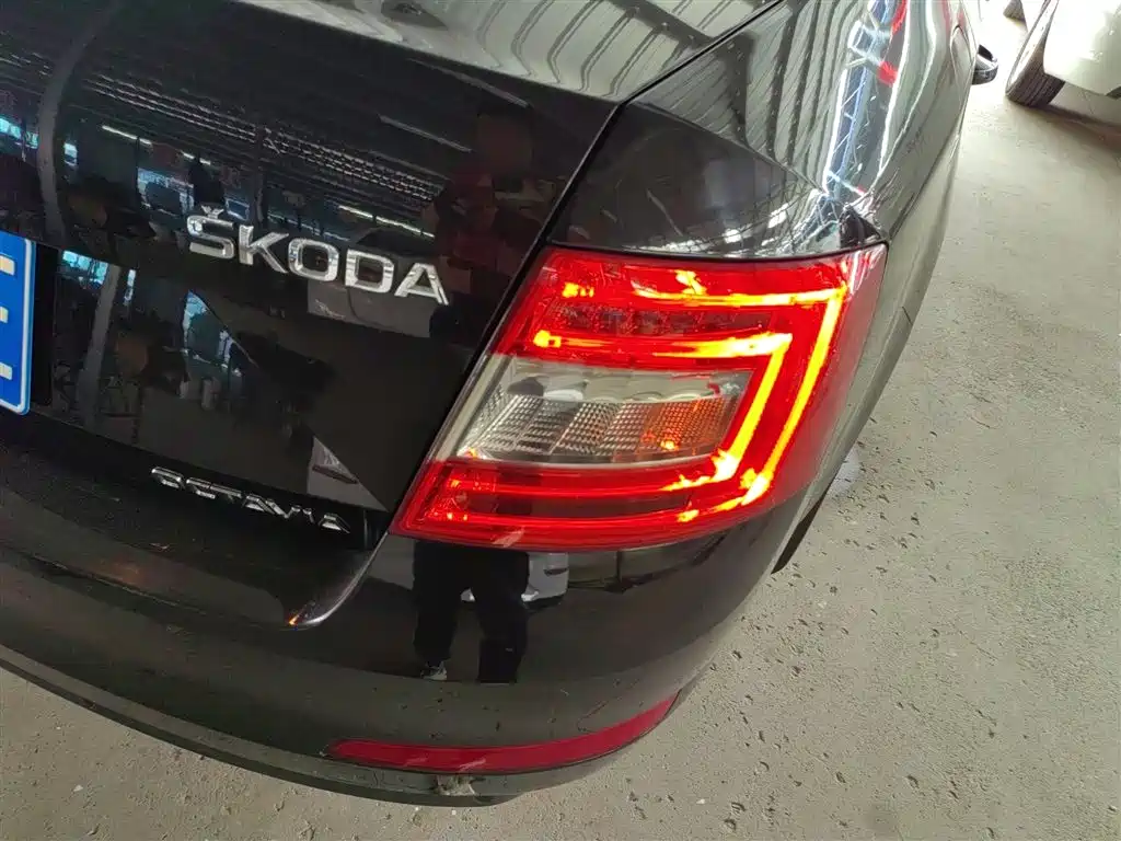 Skoda Octavia 2014 — фото 24